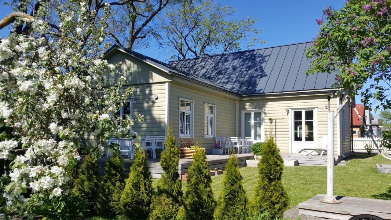 Kuressaare Family And Garden Apartments Extérieur photo
